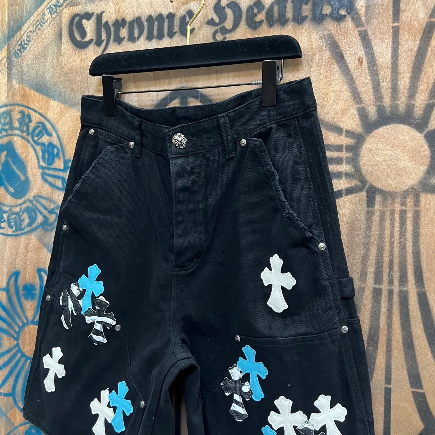 P520 chrome hearts limited series new city limited jeans Chrome Hearts city limited denim shorts vintage levis American made 501 505 517 base version remake Levis American made 501 base version imported sheepskin 925 silver remake Customers provide waist and pants length or height and weight. The studio will select the most suitable base version for you to remake. There are many people doing remakes in the market. Don’t belittle or comment. The difference is visible to the naked eye. See and compare for yourself #CHROME HEARTS Unisex style